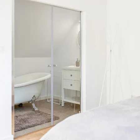 2 Bedroom Awesome In Czarnocin Dom wakacyjny